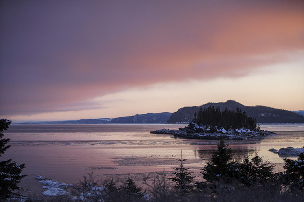 Lueurs matinales  by Francois Lapointe