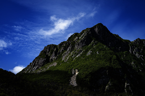 Pretty Cliff II by Francois Lapointe